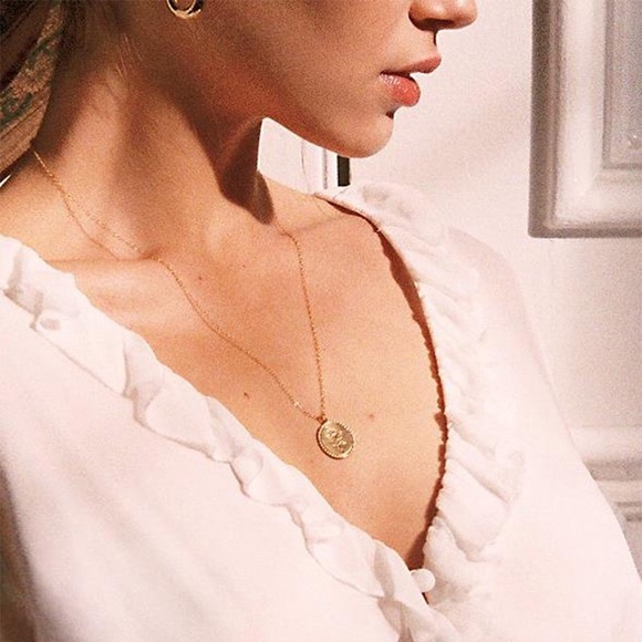 18k Gold Dainty Flower Rose Necklace - Picture 3 of 6